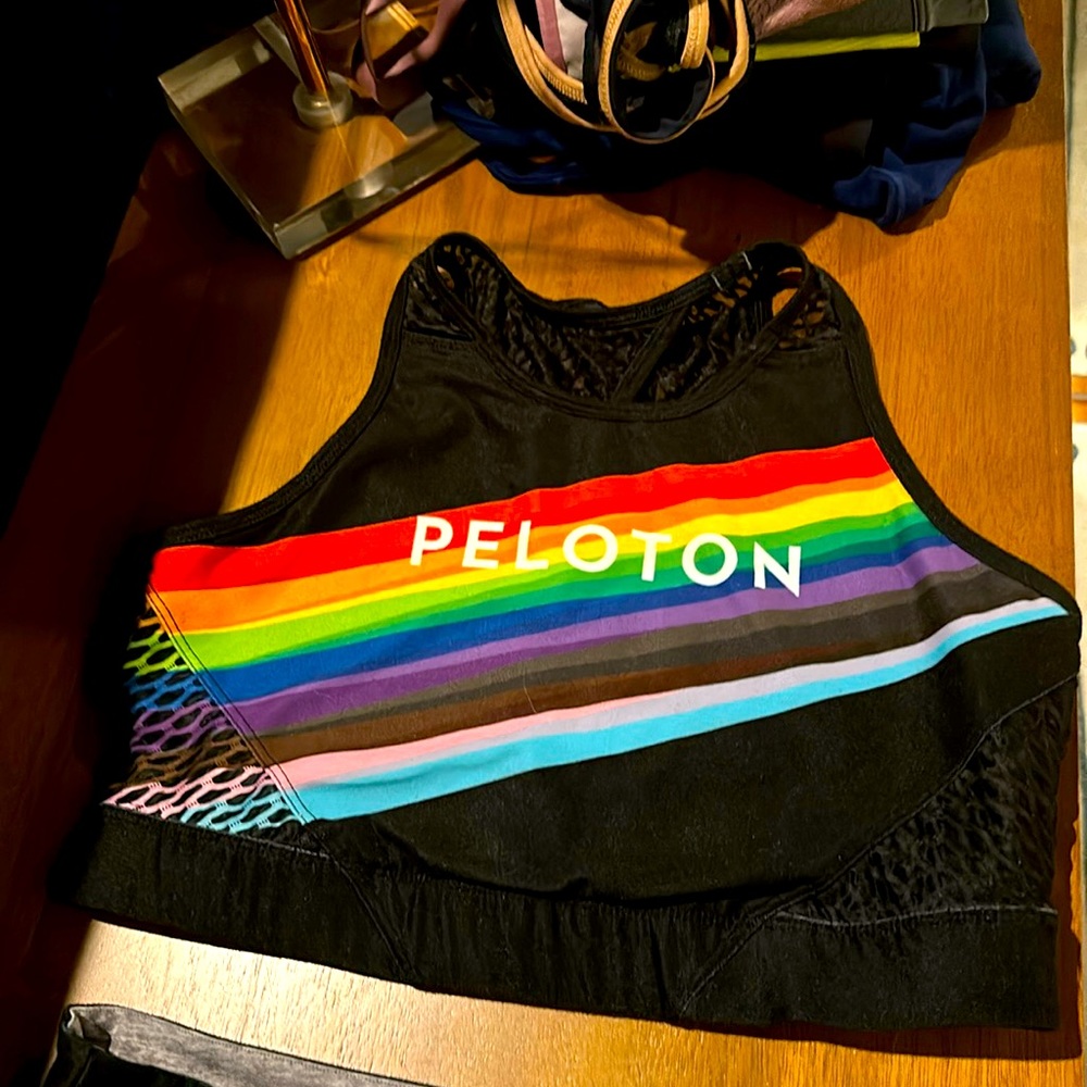 Peloton Pride Flag Noir high waist/high neck set.size L